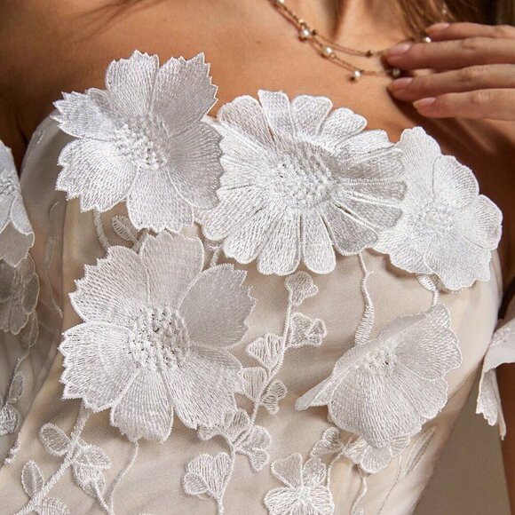 White Elegant Women's Tube Top Mesh Floral Decorated Evening Dress - Picture 5 of 6